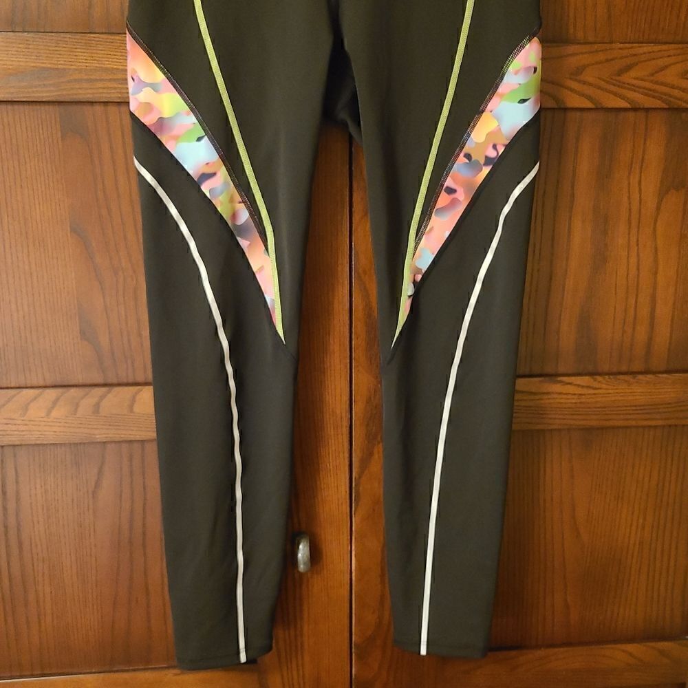 Noli Bond Leggings in Prism Camo Size Medium - Picture 4 of 10